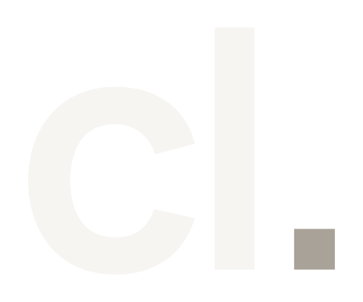 Monogramme « cl. » en blanc sur fond anthracite